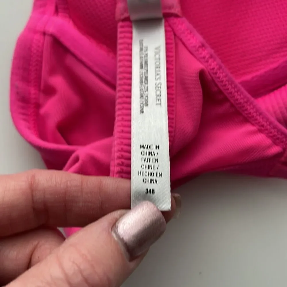 Victoria secret VSX underwire sport bra.  Size 34B.  Cross cross back.